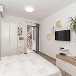 شقة Maro